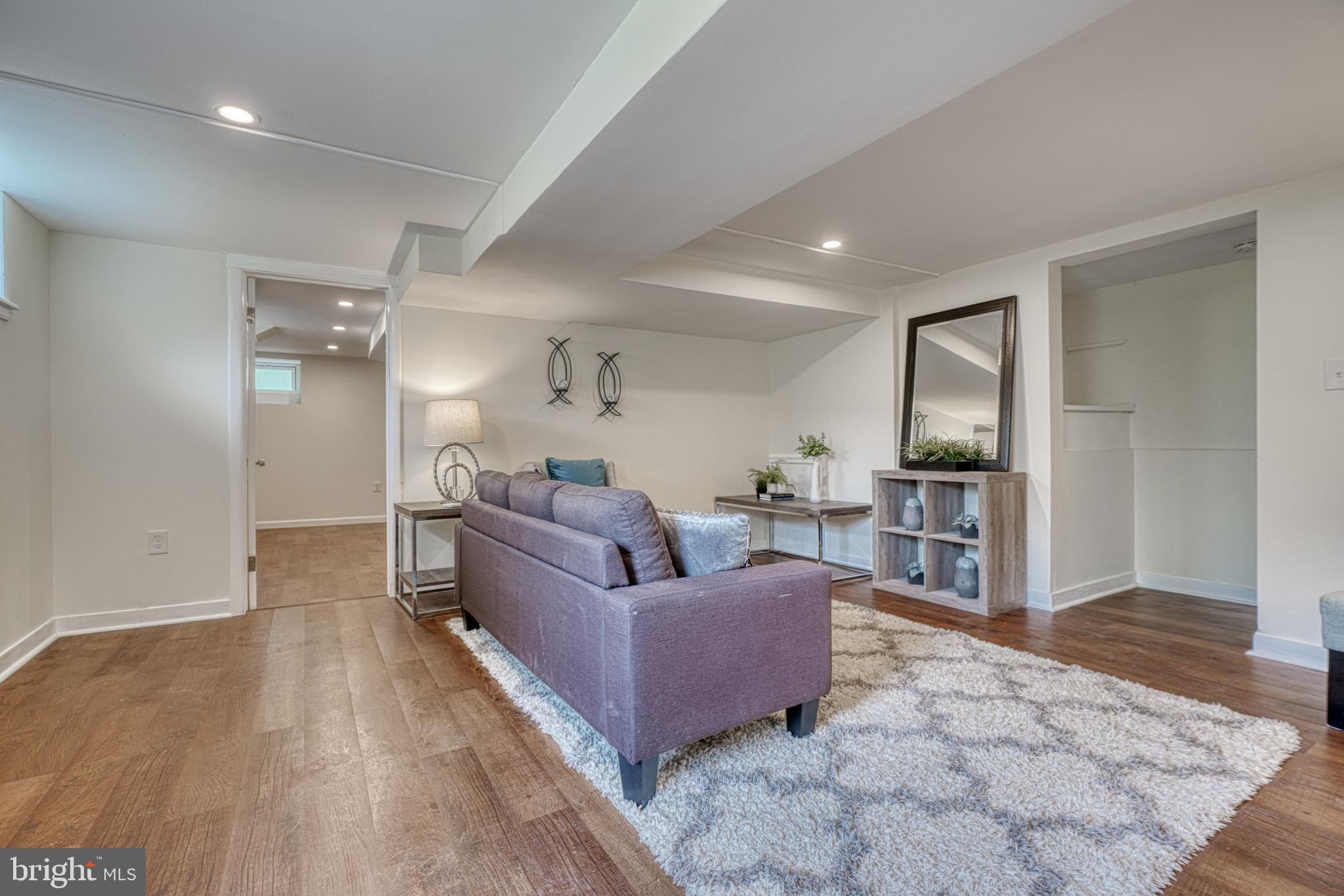 LOCH HILL - Residential