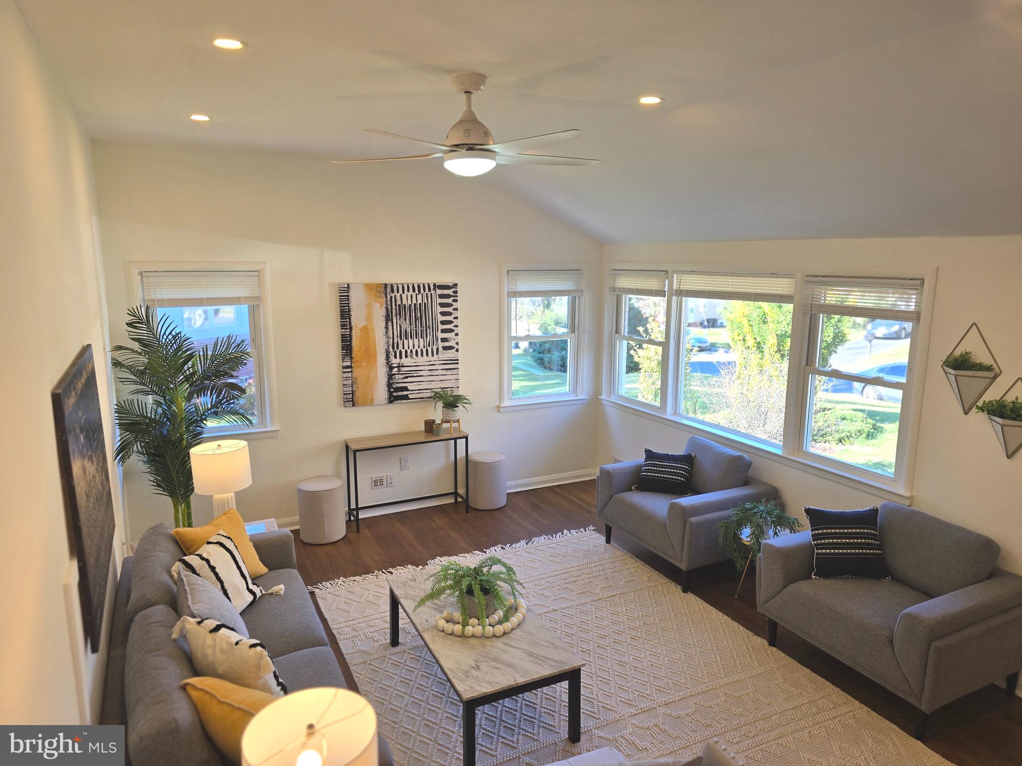 LOCH HILL - Residential