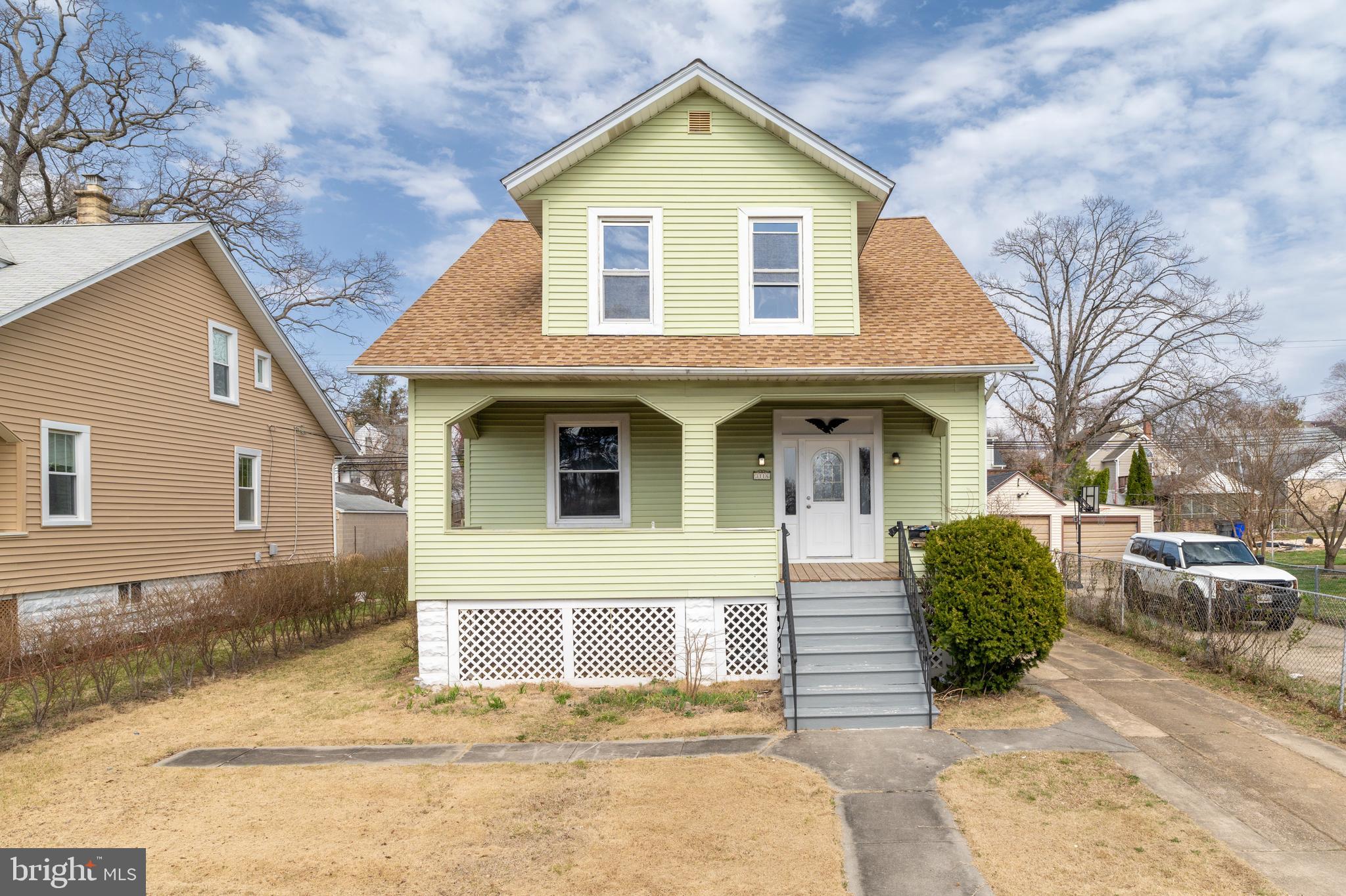 Completely renovation with molden open kitchen.  Brand new high end kitchen cabinet with quartz countertop . All Brand New  appliances. Stainless steel refrigerator. Exhaust vents . 3 full bathrooms. 9' Ceiling on the entrance floor. Entire house fresh painted with brand new luxury vinyl plank.  Laundry room for daily use. 3rd  with full bath in the basement. Huge recreation room. Vinyl plank flooring. Exit to fully fenced backyard. HVAC in 2022. Close to shopping center. A Must See Beautiful Home! Schedule your visit today before it is too late.
Trampoline will be removed.