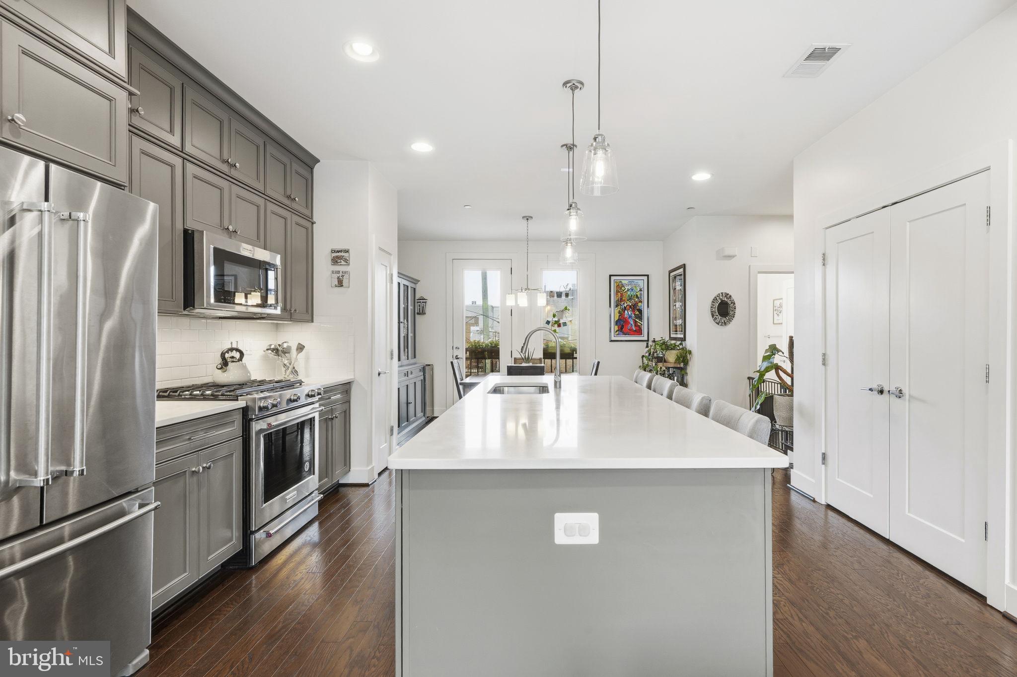 LOCUST POINT - Residential