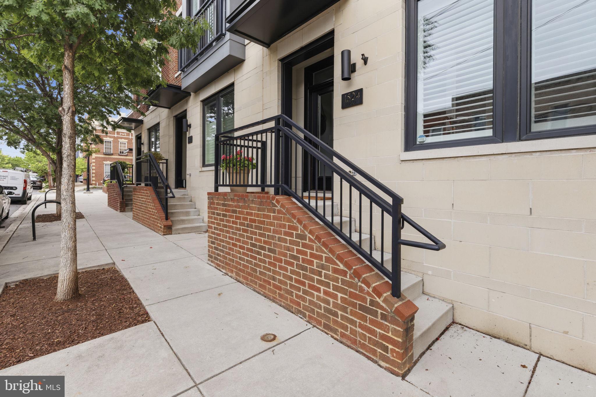 LOCUST POINT - Residential