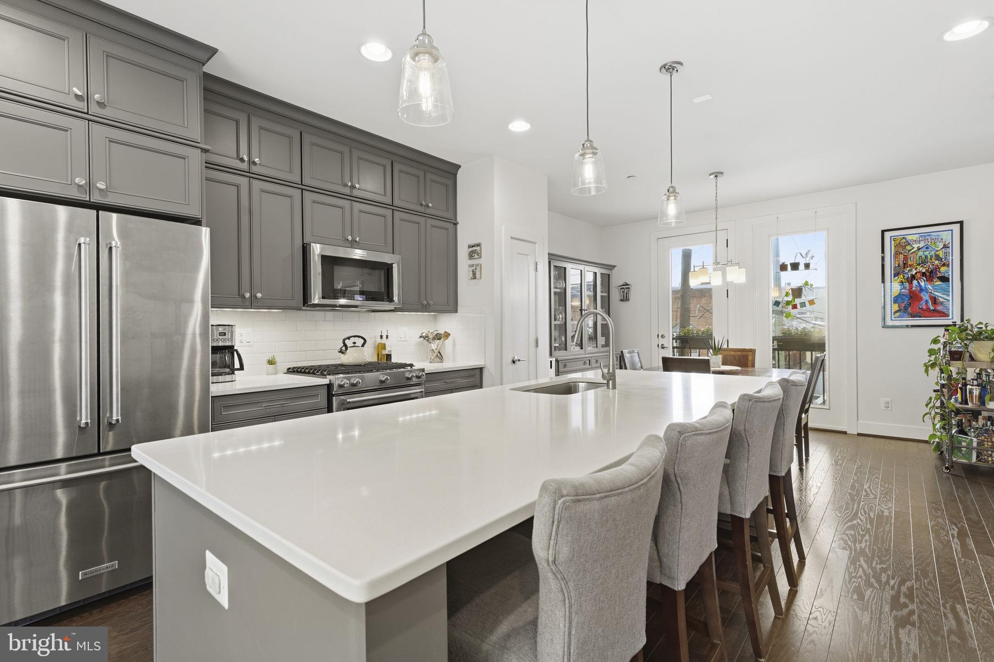 LOCUST POINT - Residential