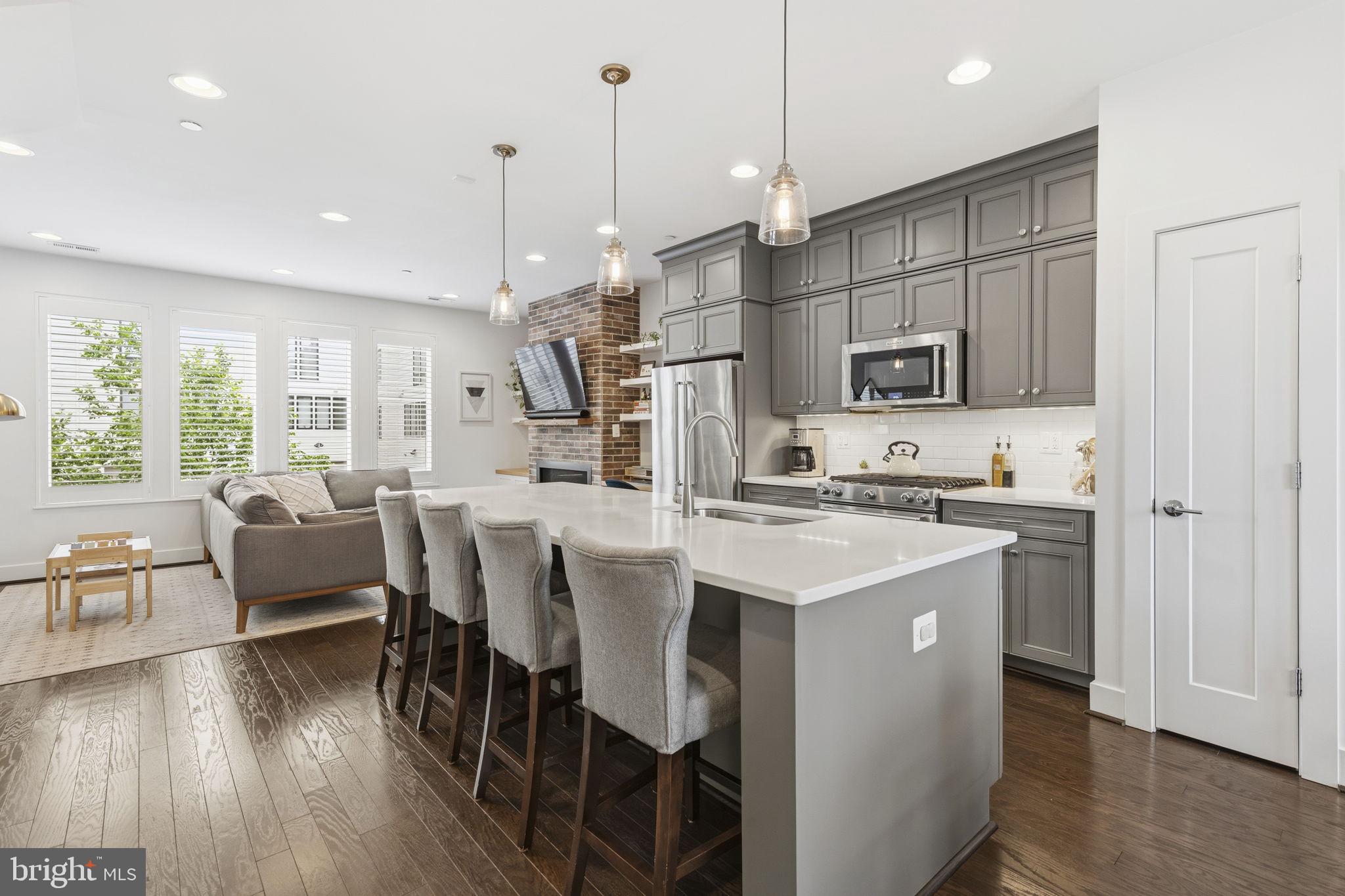LOCUST POINT - Residential