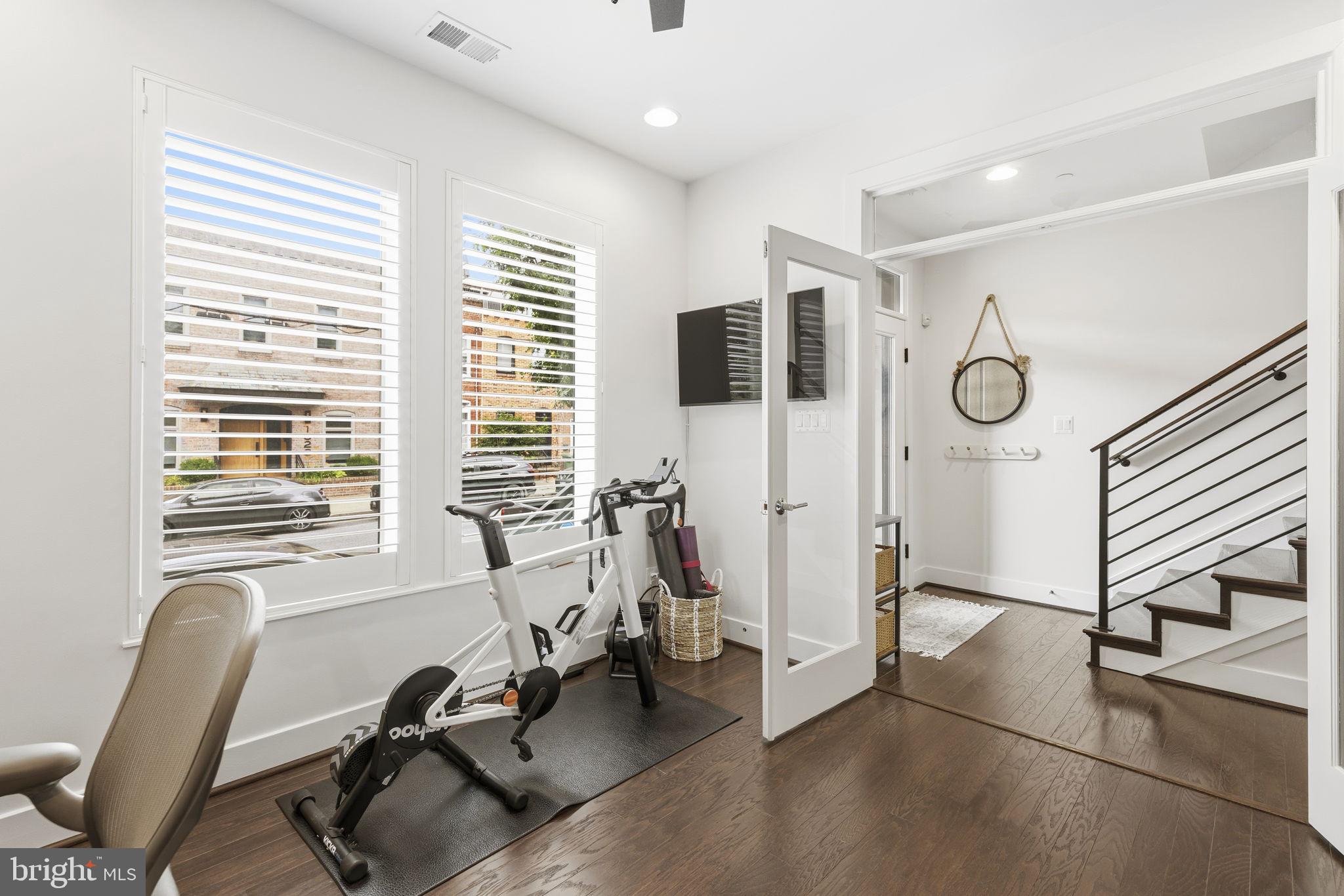 LOCUST POINT - Residential