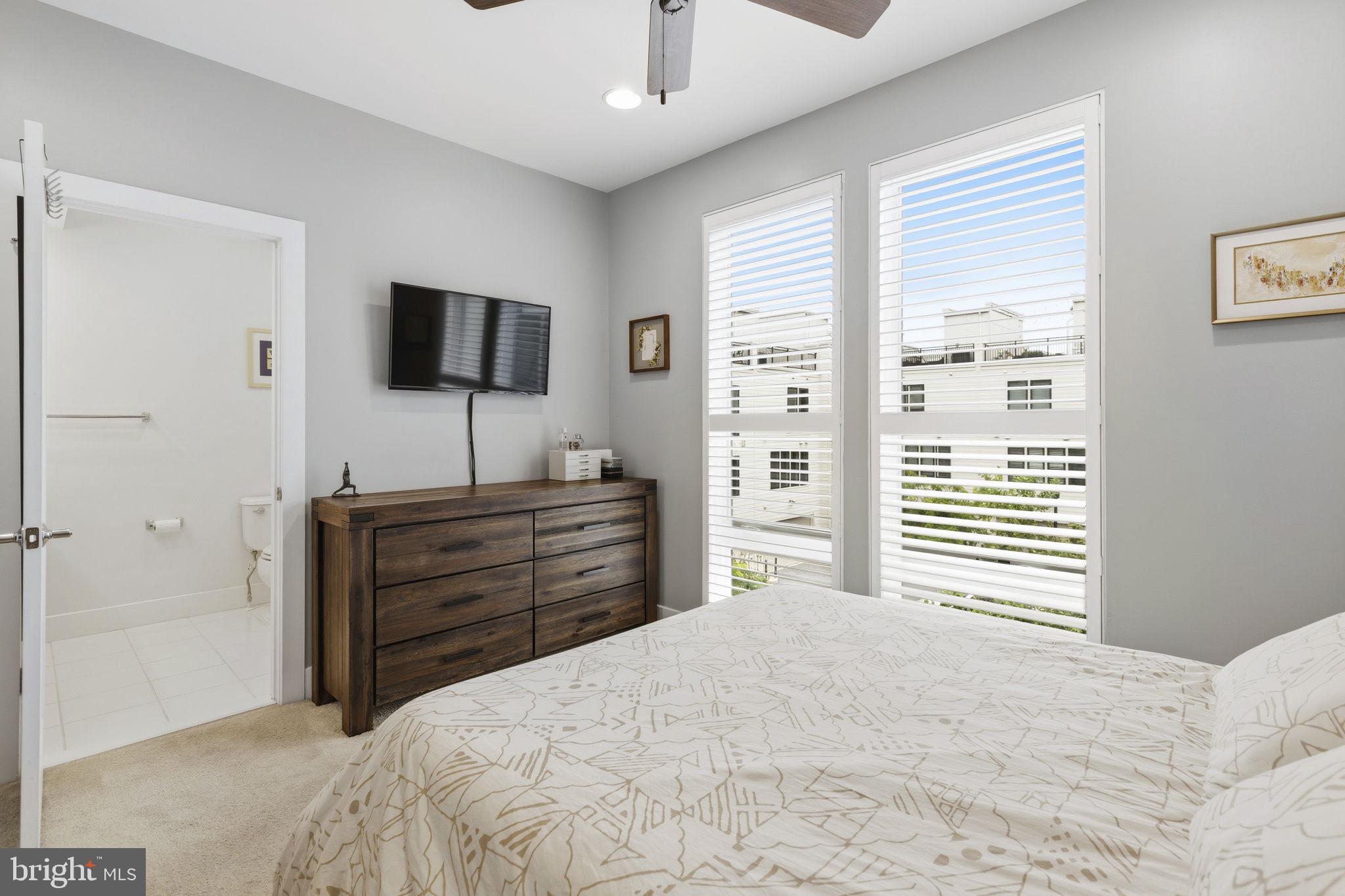 LOCUST POINT - Residential