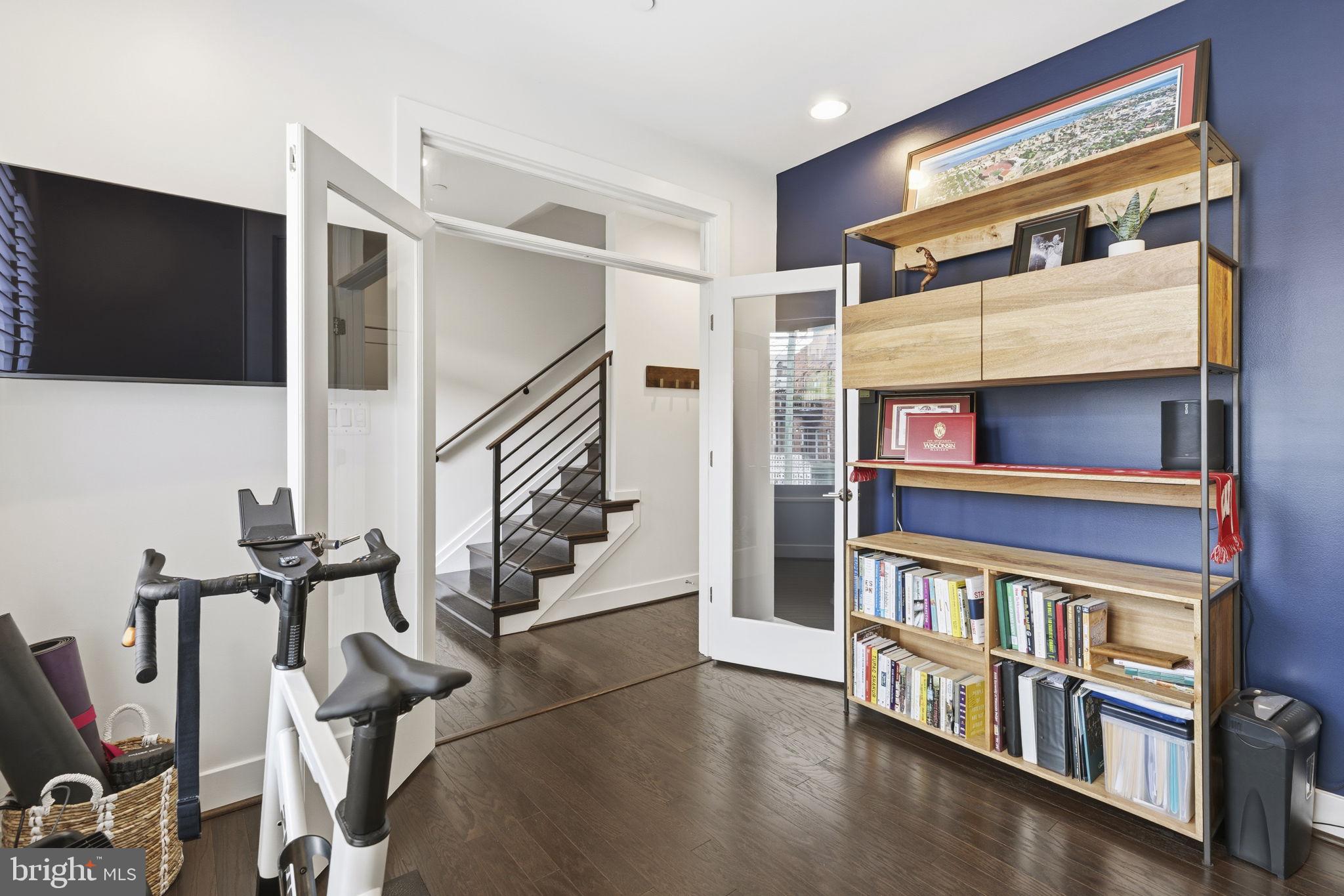 LOCUST POINT - Residential