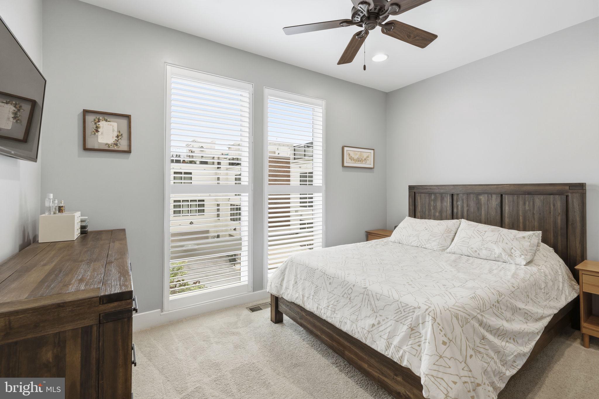 LOCUST POINT - Residential