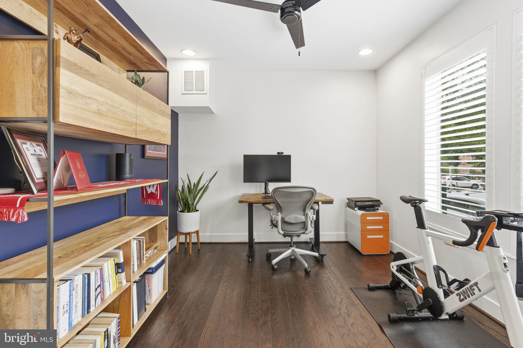 LOCUST POINT - Residential