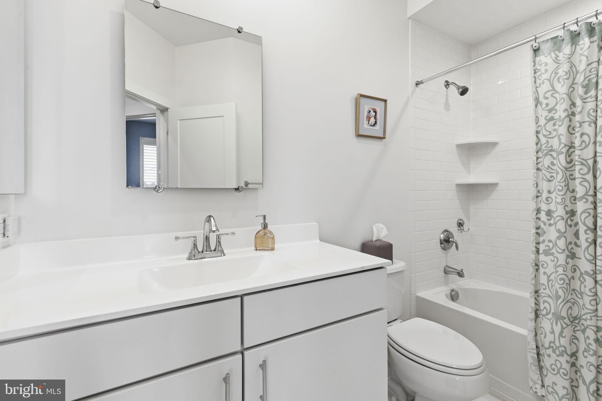 LOCUST POINT - Residential