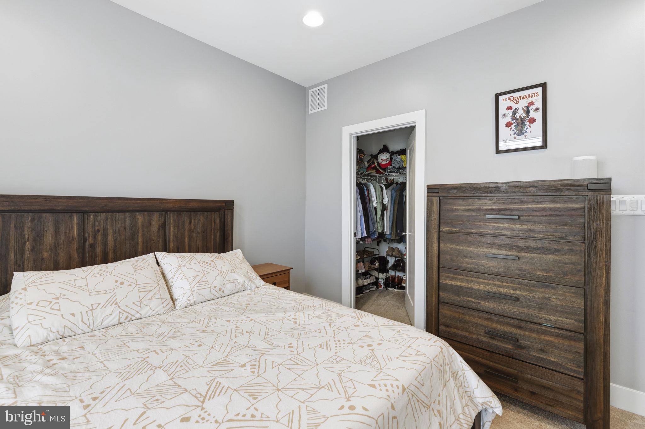 LOCUST POINT - Residential