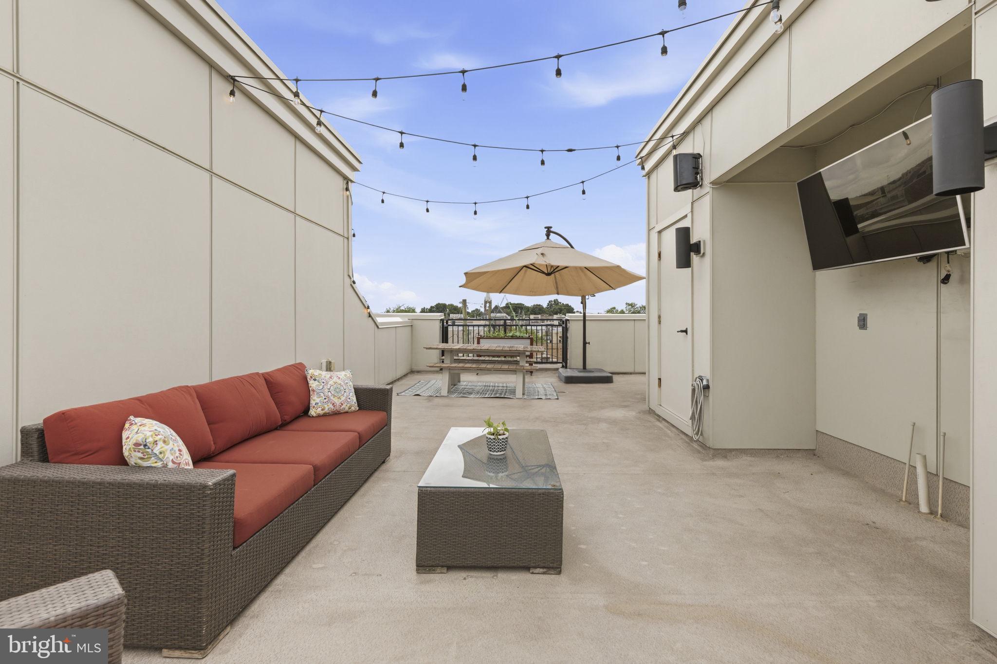 LOCUST POINT - Residential
