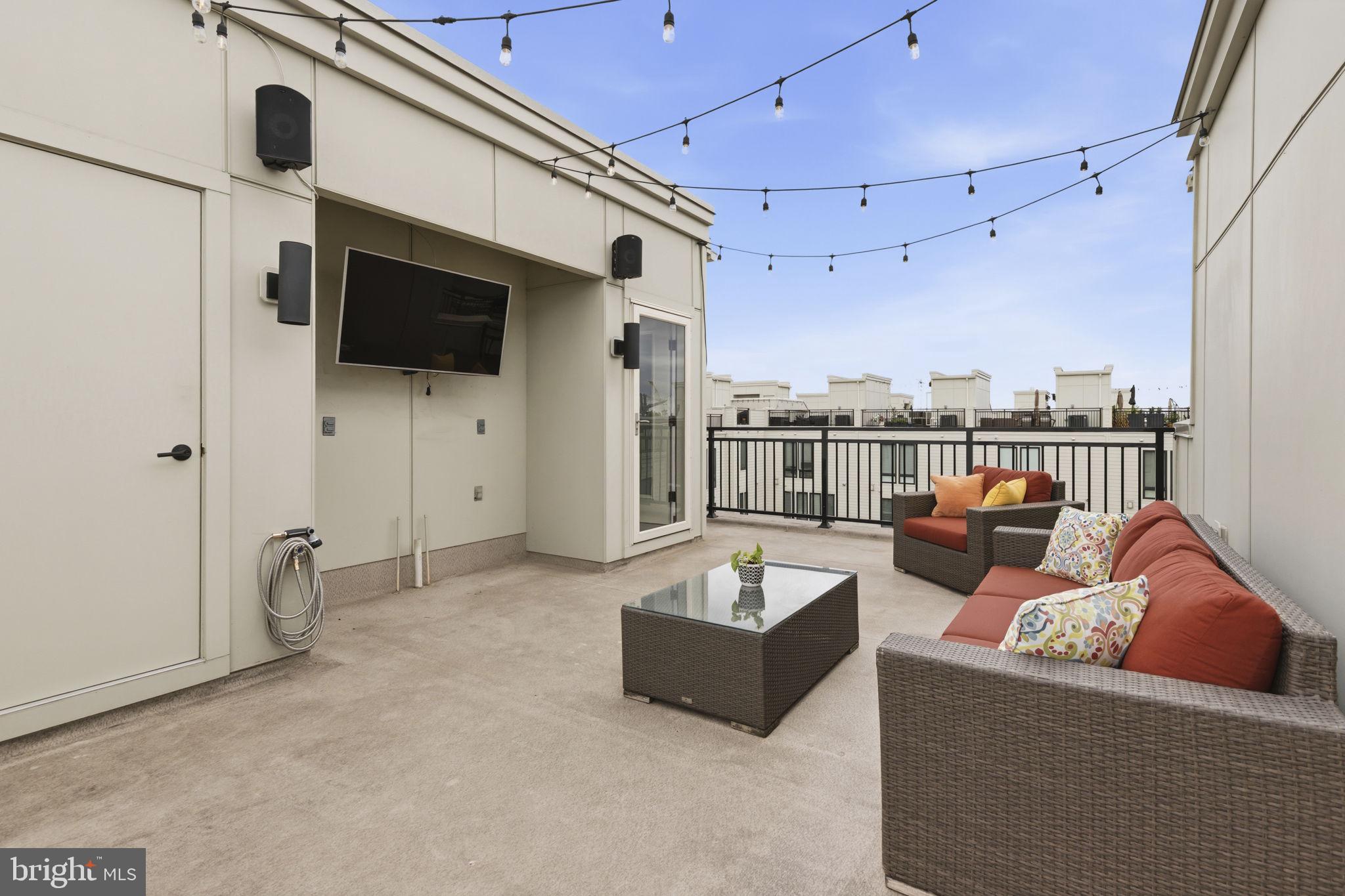 LOCUST POINT - Residential