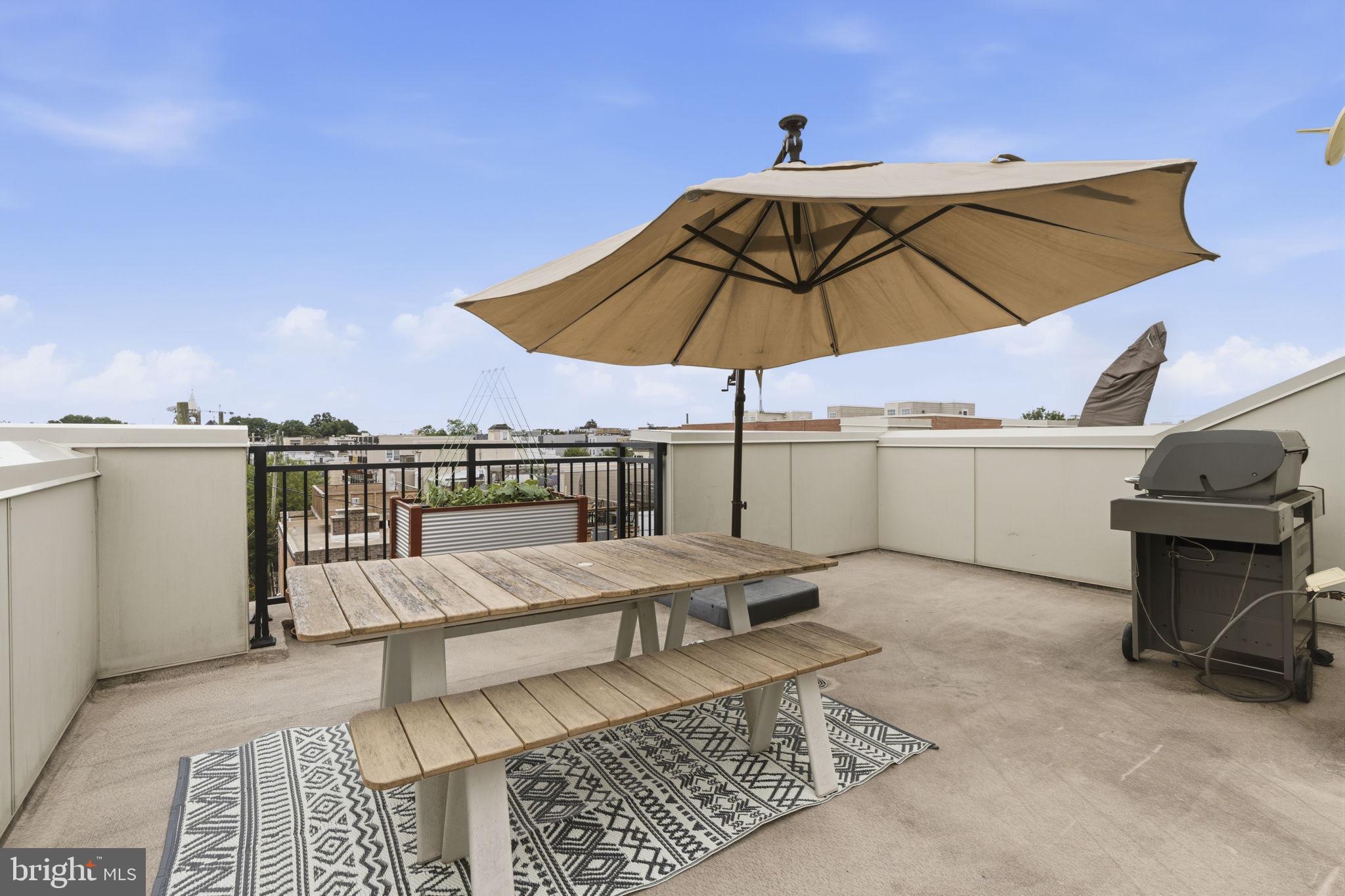 LOCUST POINT - Residential