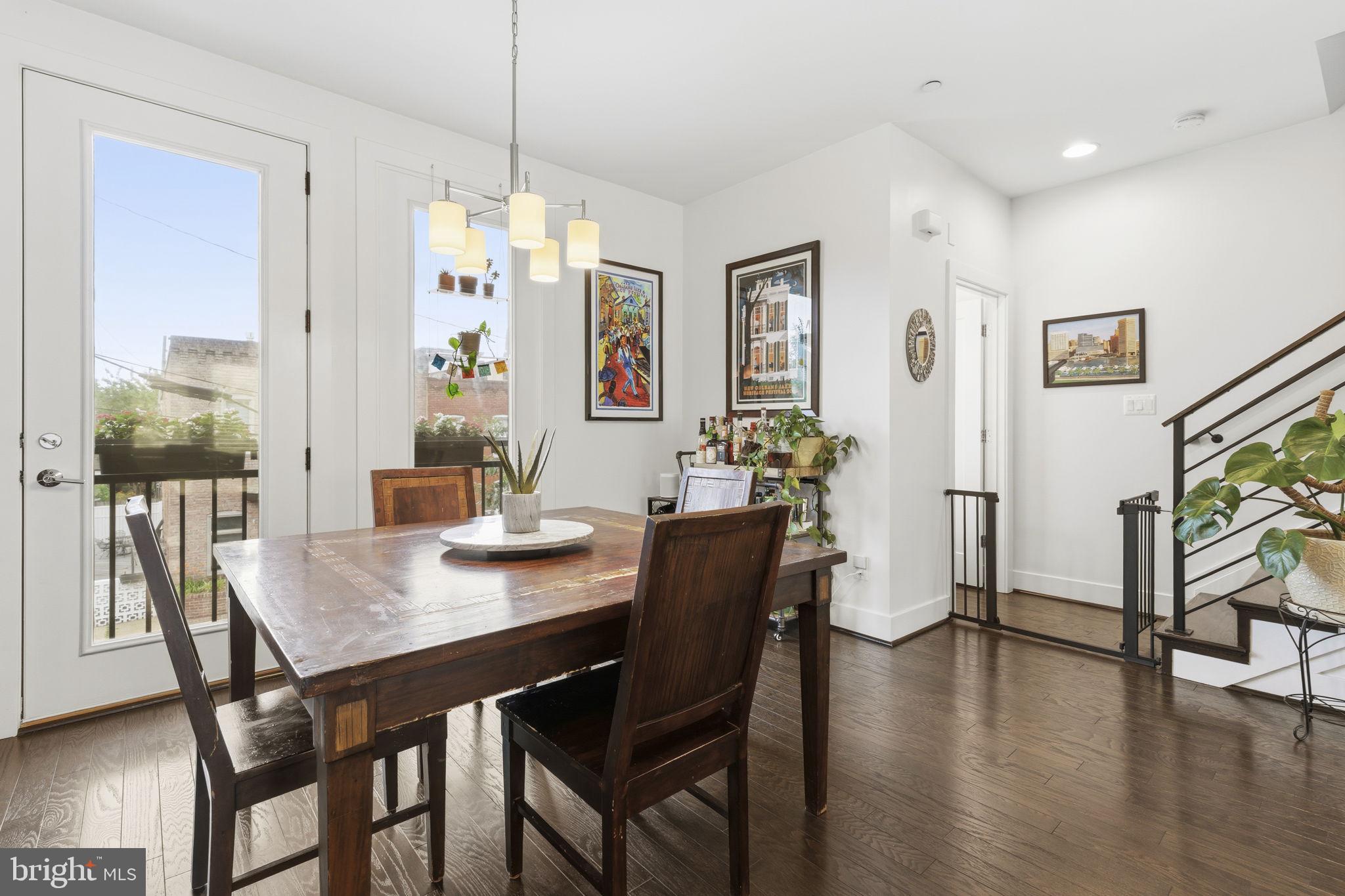 LOCUST POINT - Residential