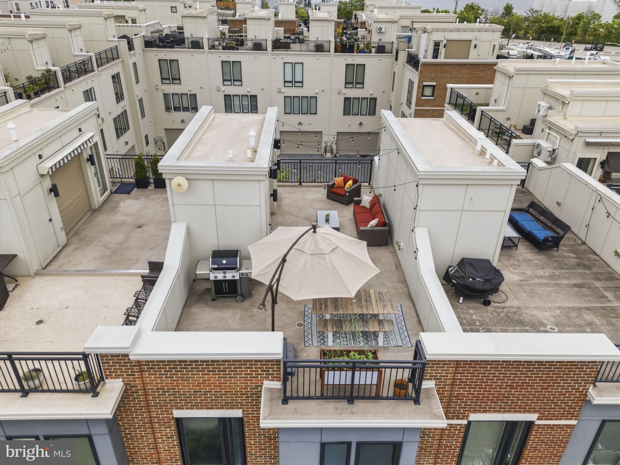 LOCUST POINT - Residential