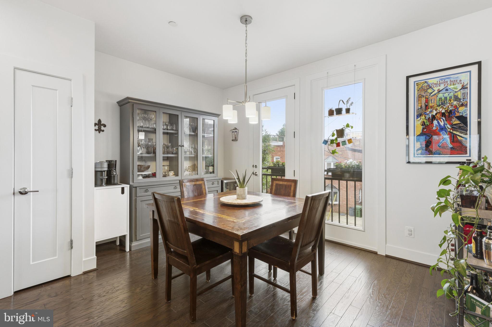 LOCUST POINT - Residential