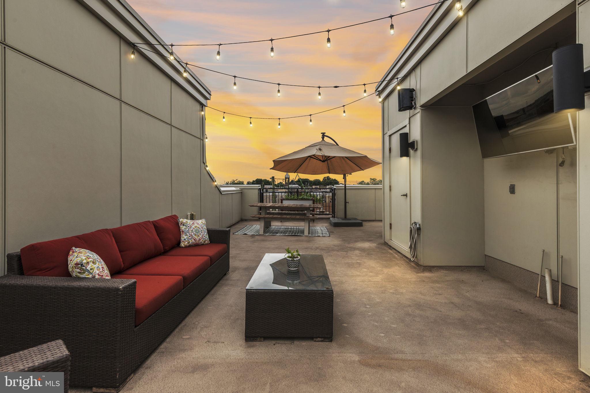 LOCUST POINT - Residential