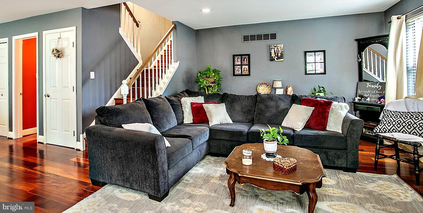 MEWS AT VALLEY FOR - Residential