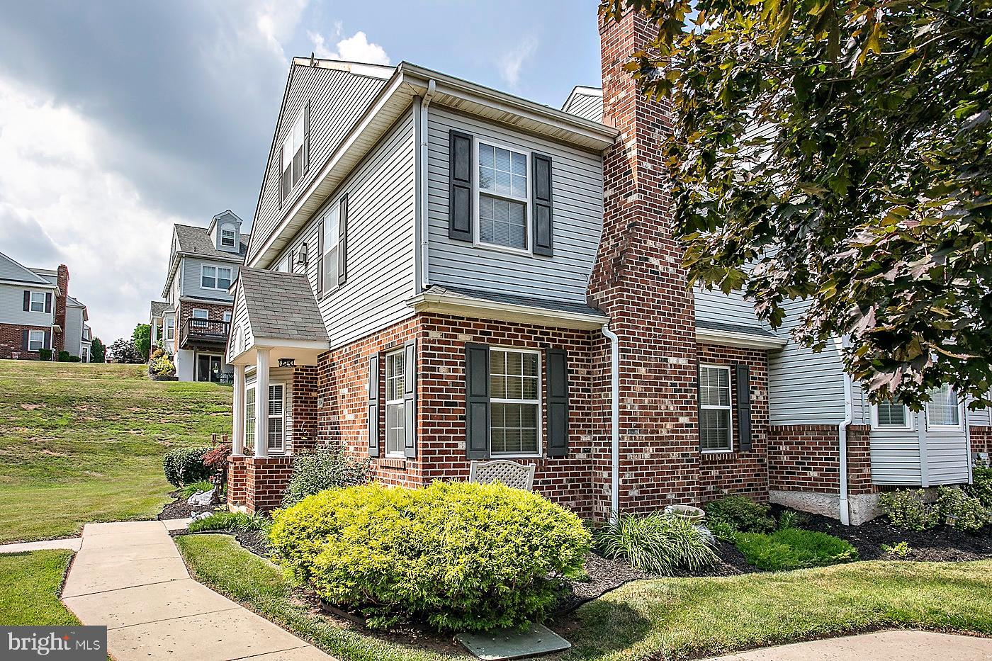 MEWS AT VALLEY FOR - Residential