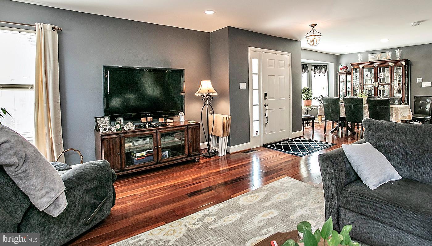 MEWS AT VALLEY FOR - Residential