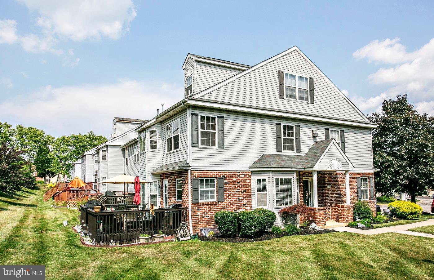 MEWS AT VALLEY FOR - Residential