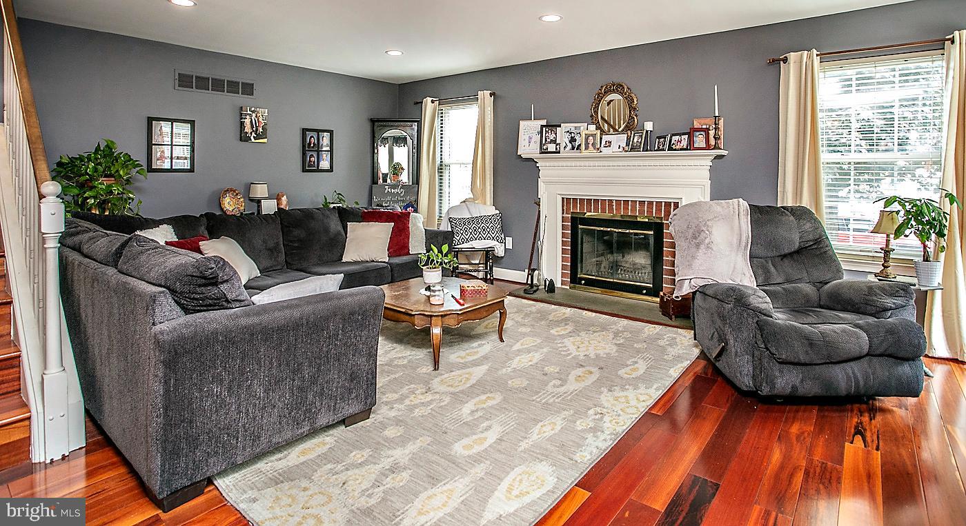 MEWS AT VALLEY FOR - Residential