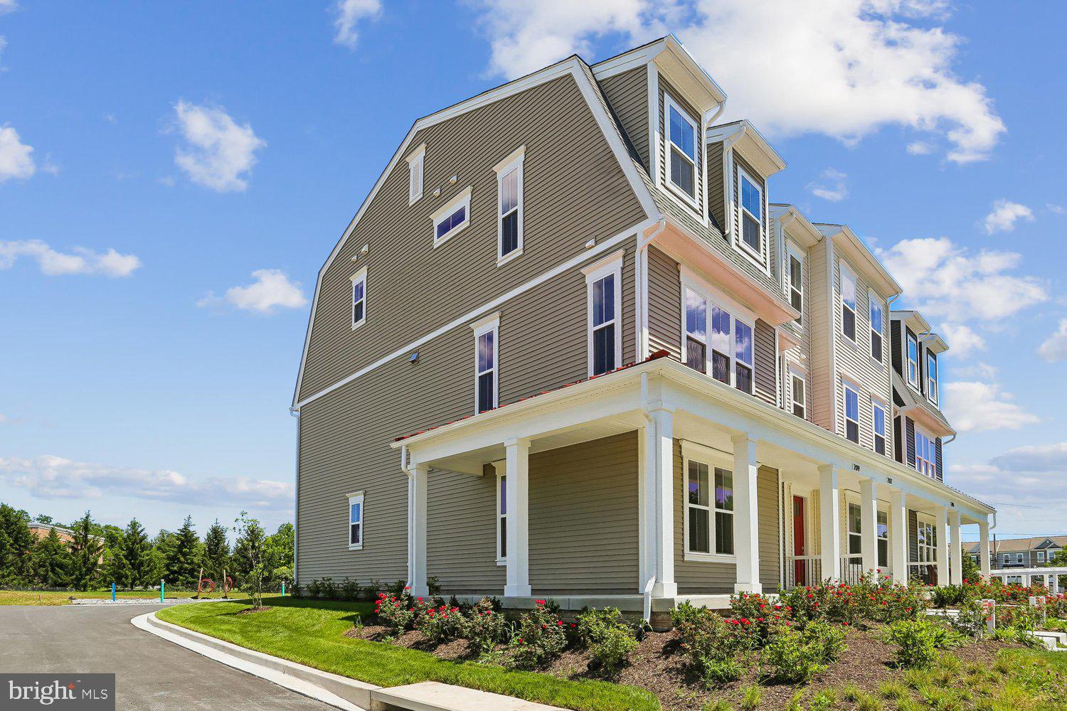 POOLESVILLE - Residential