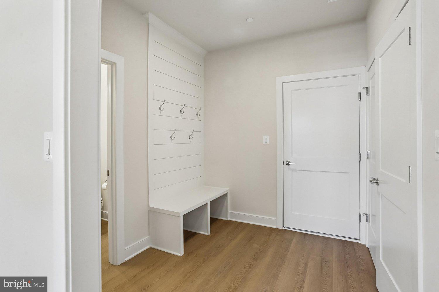 POOLESVILLE - Residential