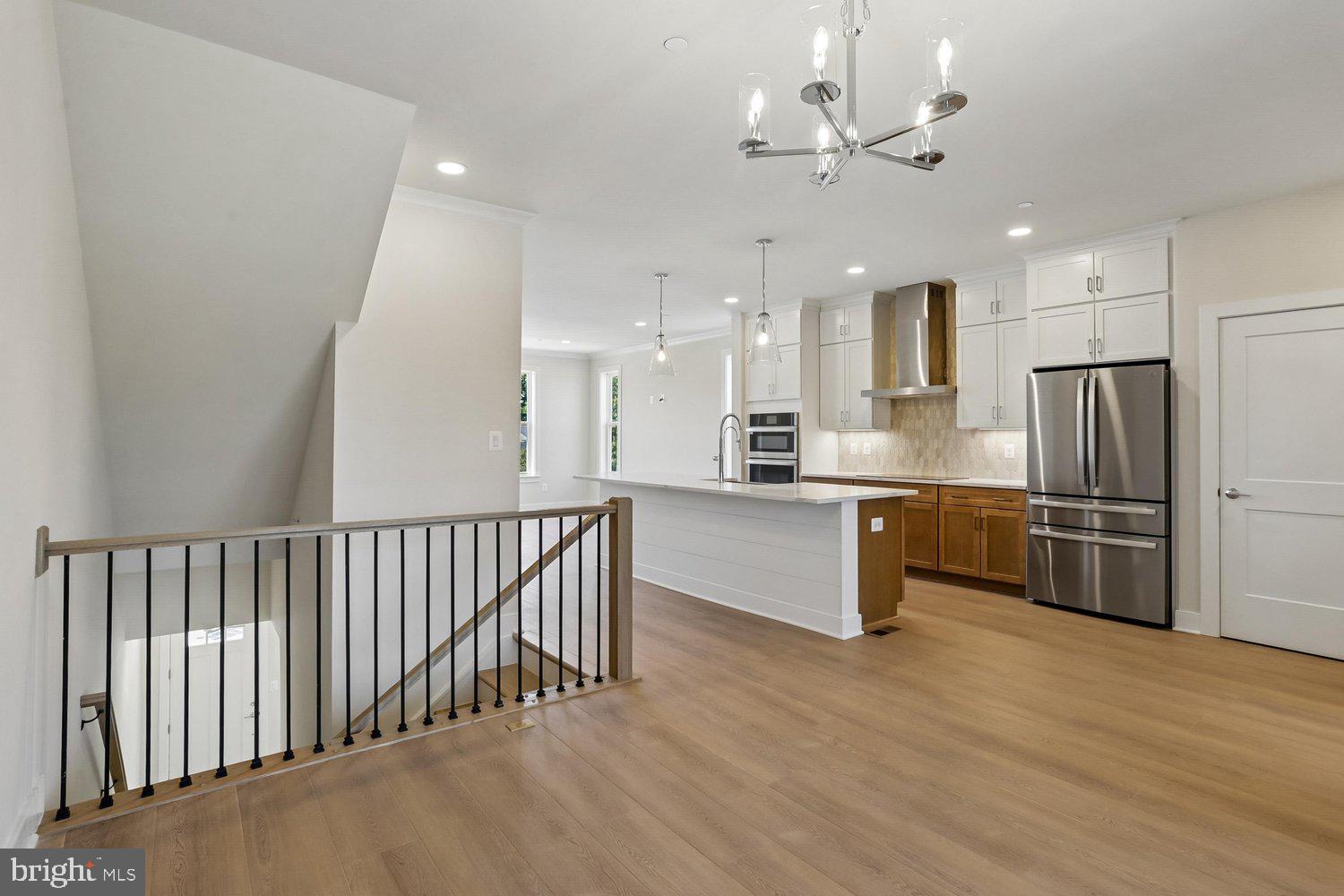 POOLESVILLE - Residential