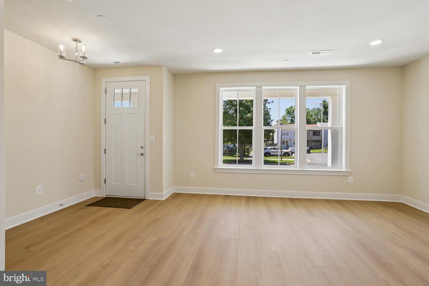 POOLESVILLE - Residential