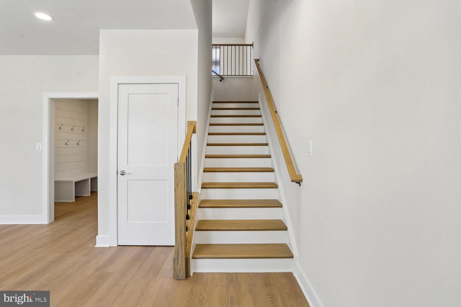 POOLESVILLE - Residential