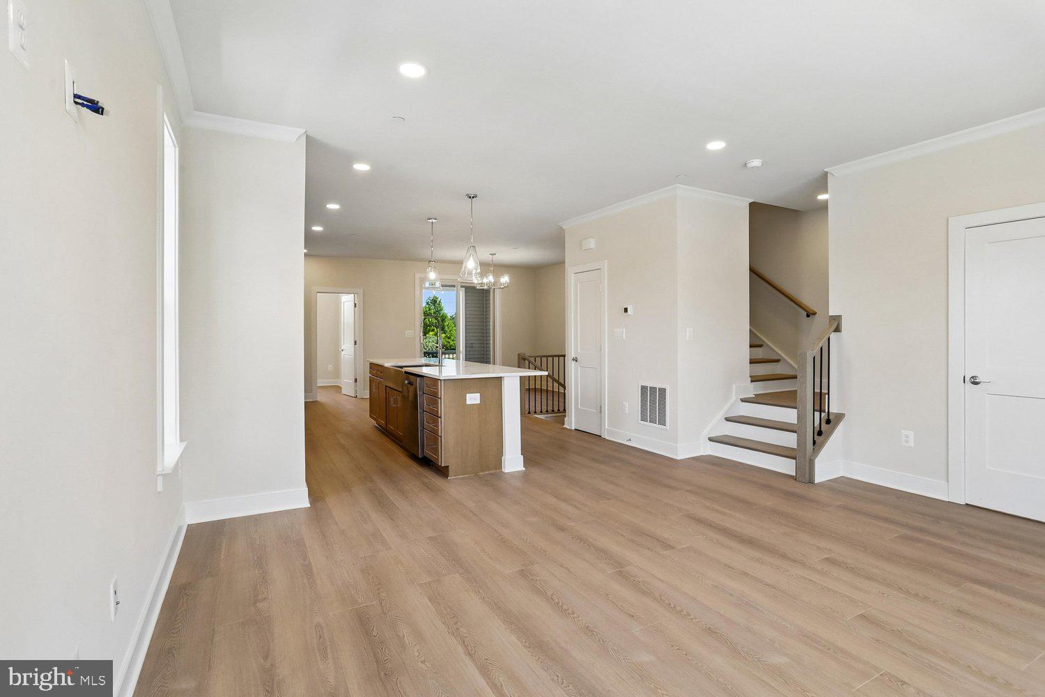 POOLESVILLE - Residential