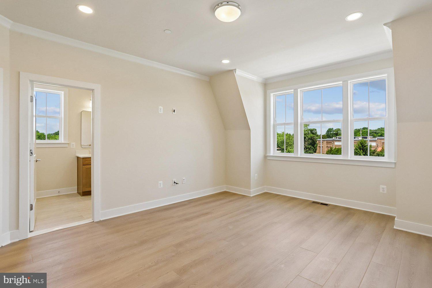 POOLESVILLE - Residential