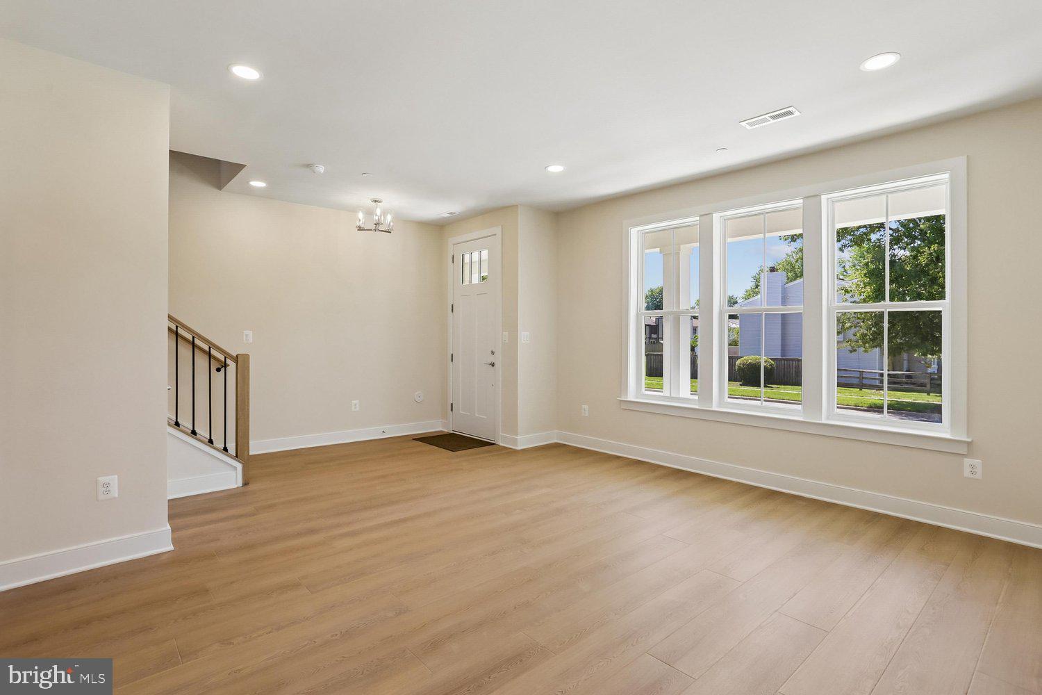 POOLESVILLE - Residential