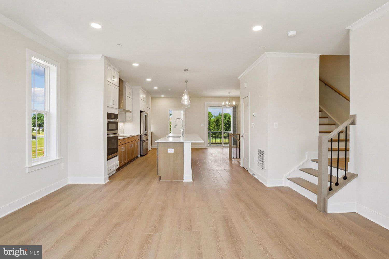 POOLESVILLE - Residential