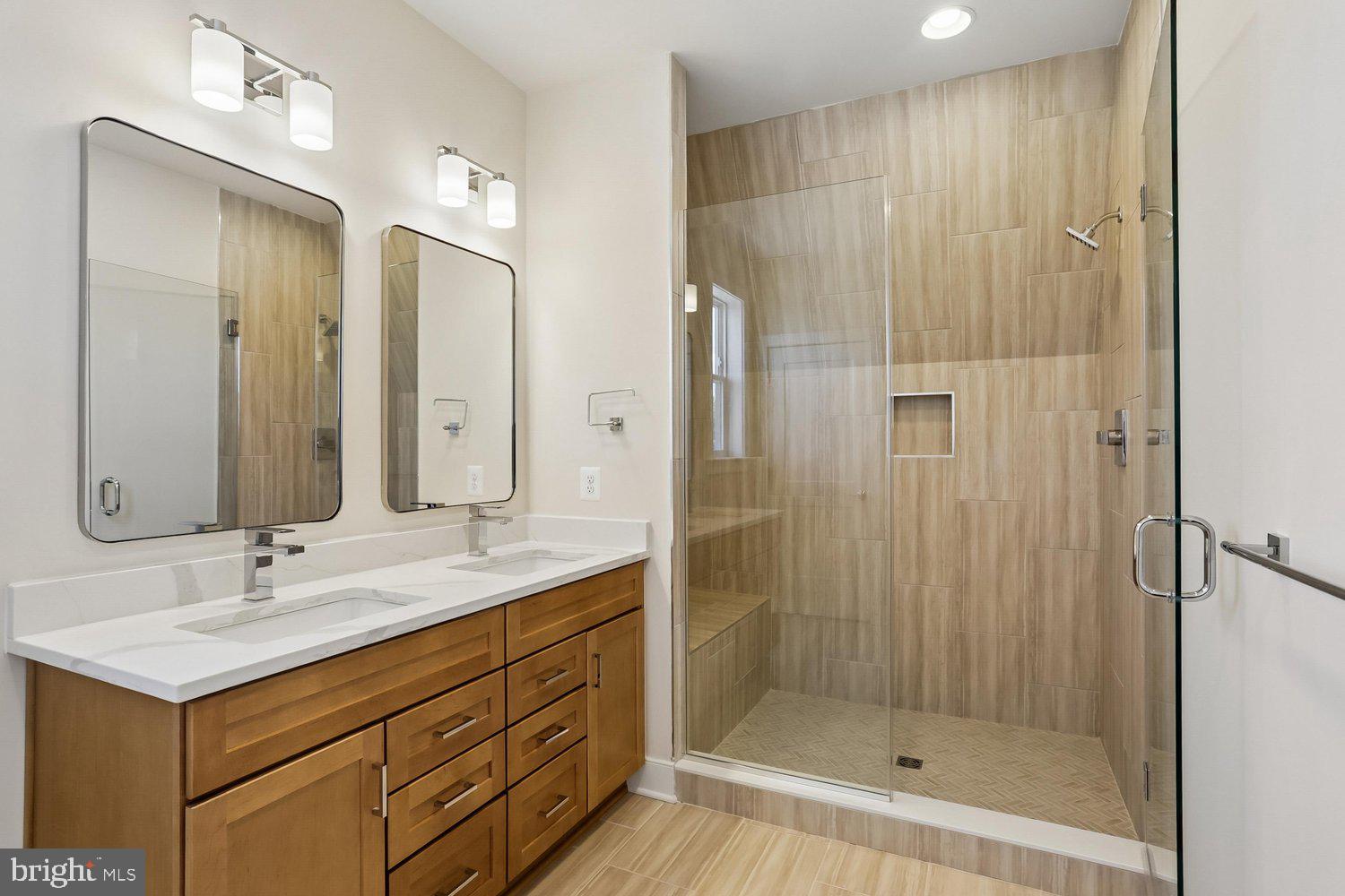 POOLESVILLE - Residential