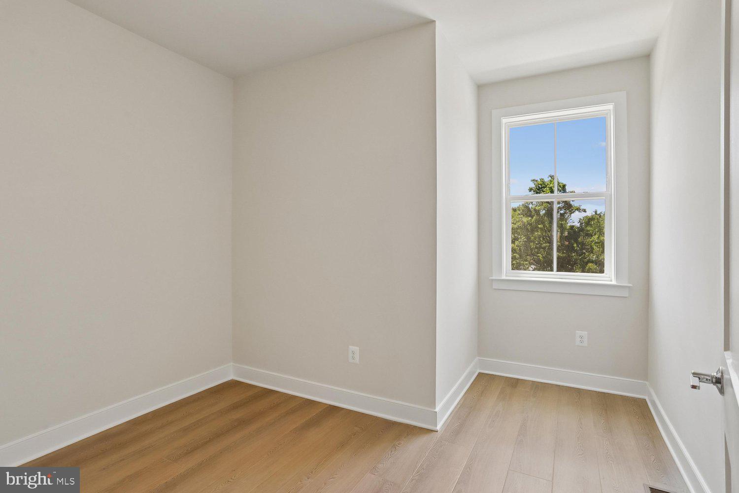 POOLESVILLE - Residential