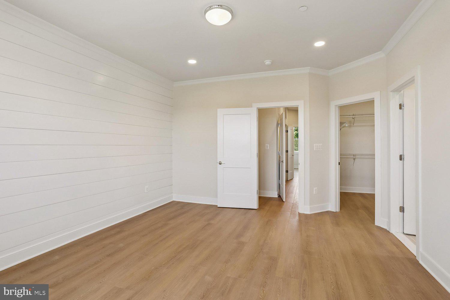 POOLESVILLE - Residential