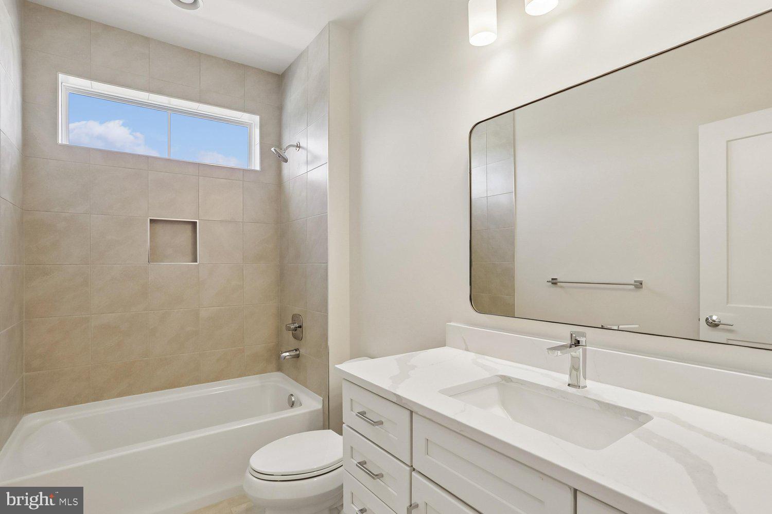 POOLESVILLE - Residential