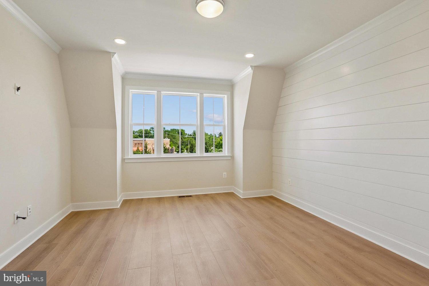 POOLESVILLE - Residential