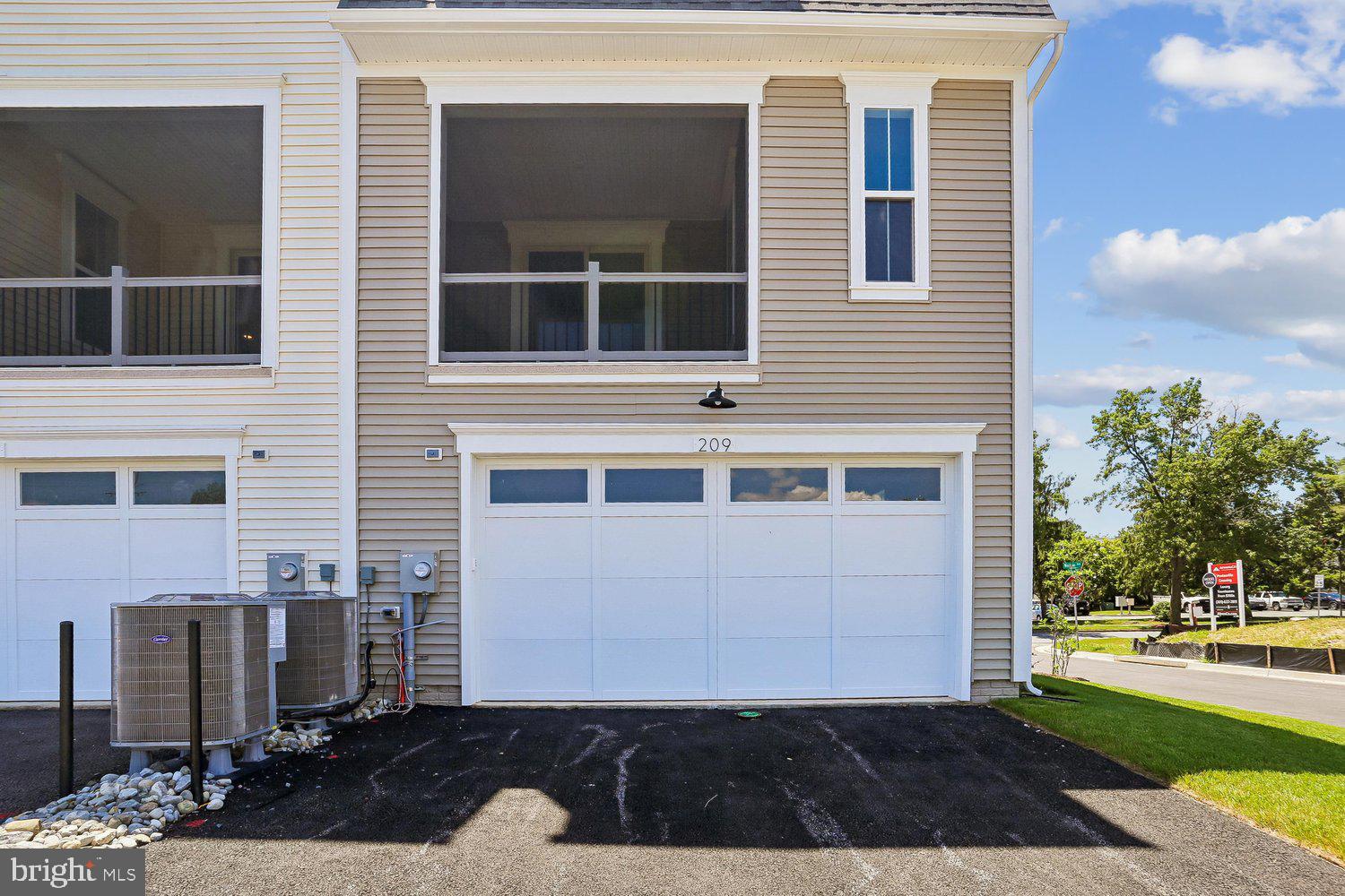 POOLESVILLE - Residential