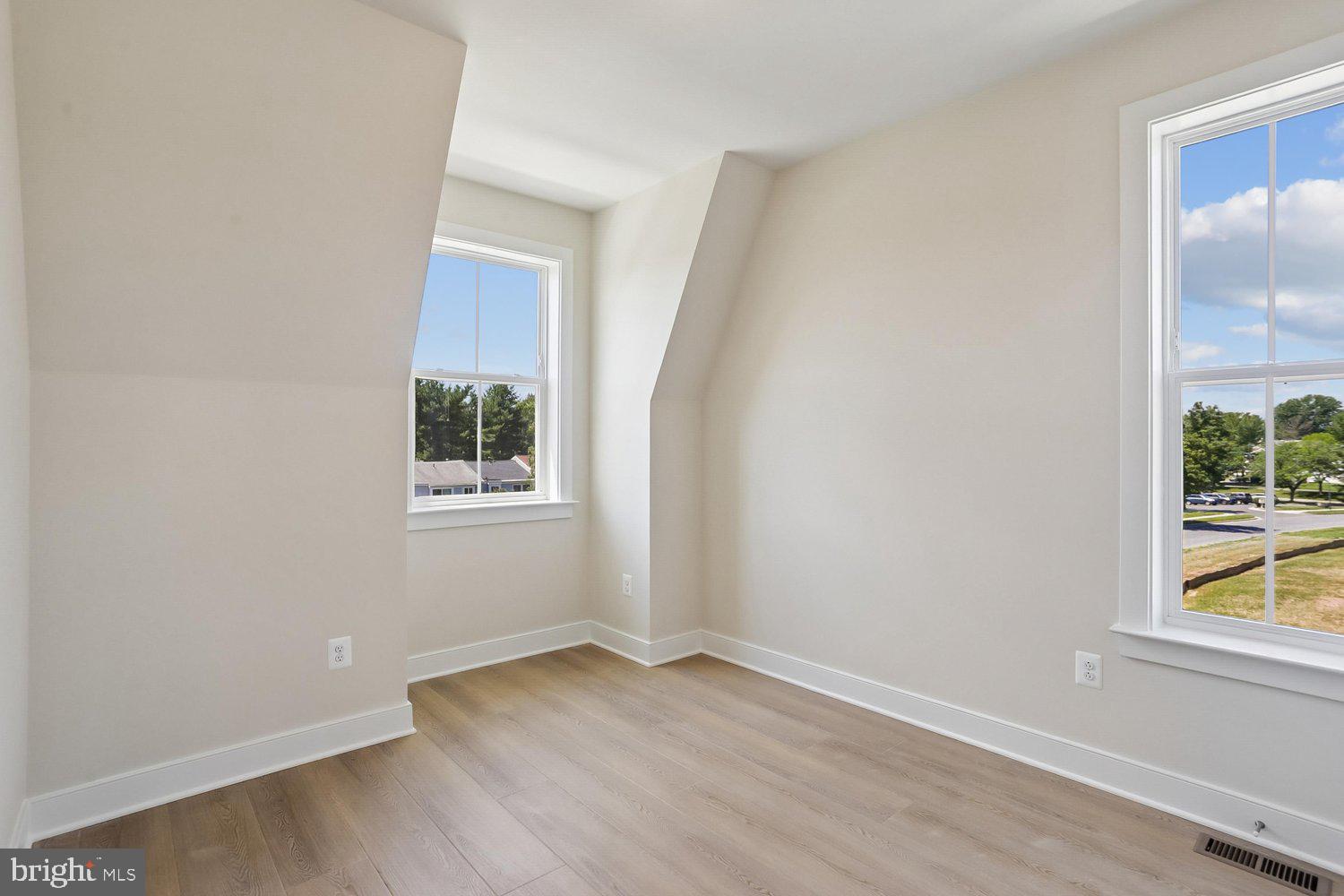 POOLESVILLE - Residential