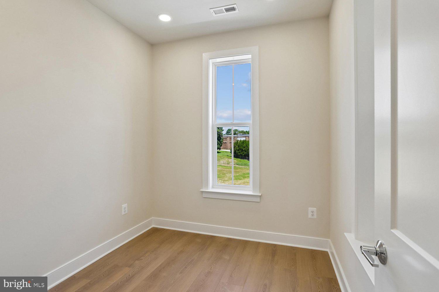 POOLESVILLE - Residential
