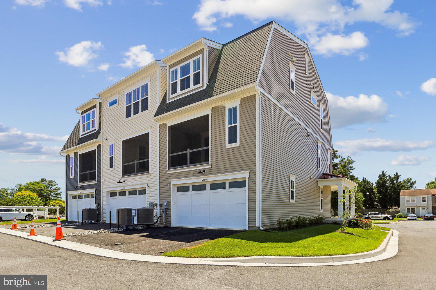 POOLESVILLE - Residential