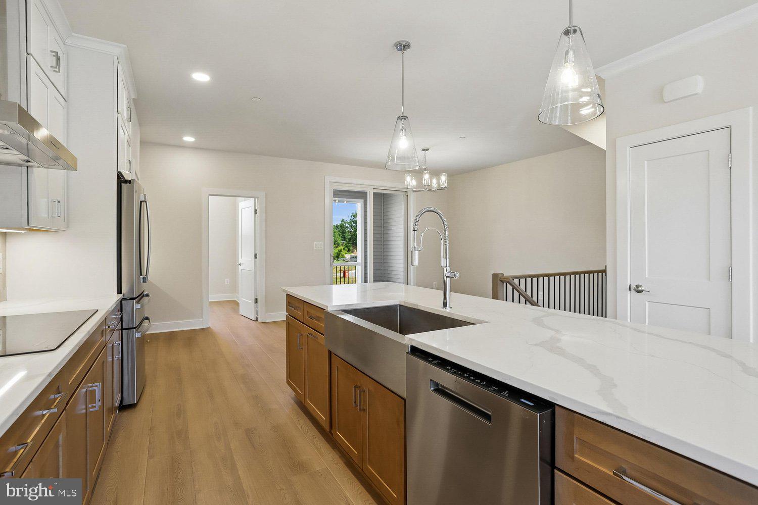 POOLESVILLE - Residential