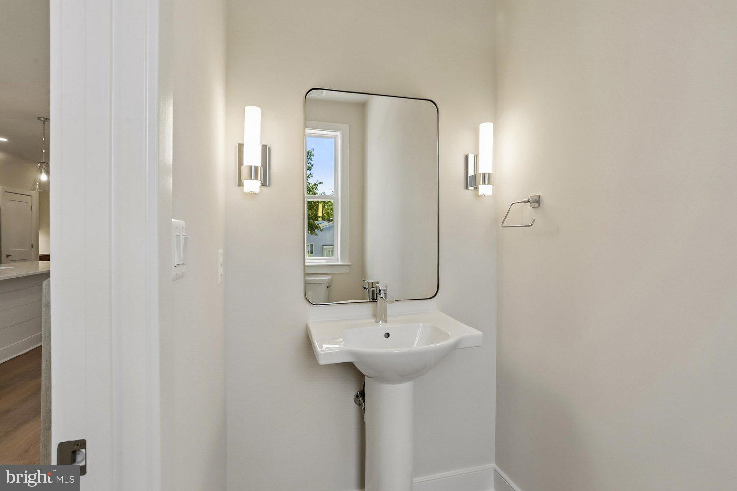 POOLESVILLE - Residential