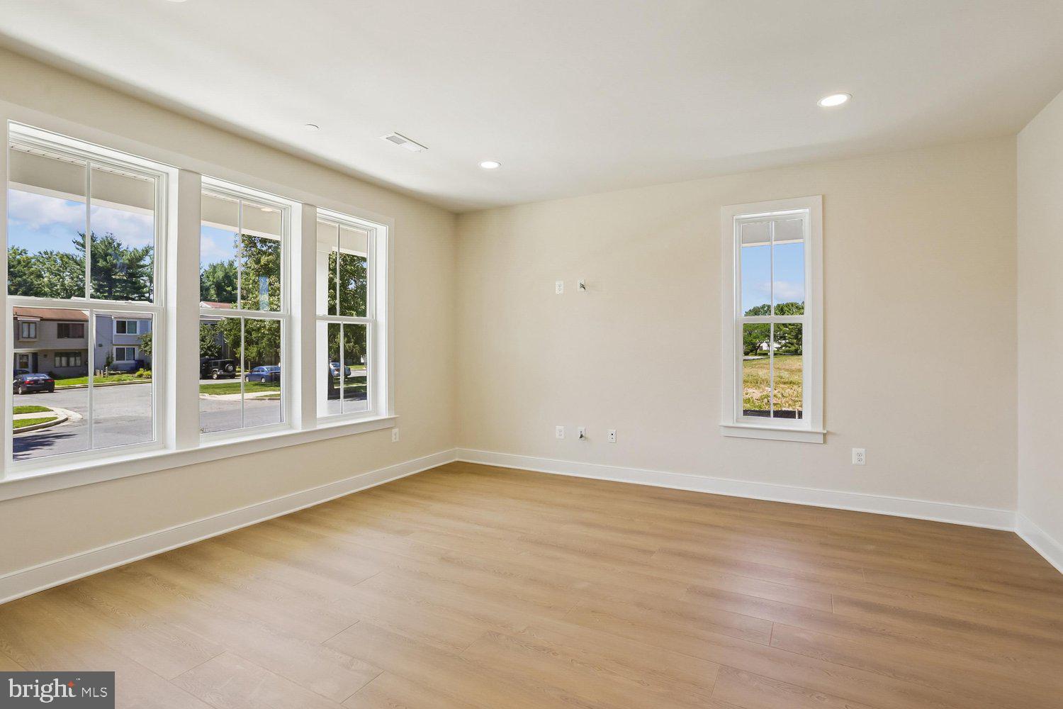 POOLESVILLE - Residential