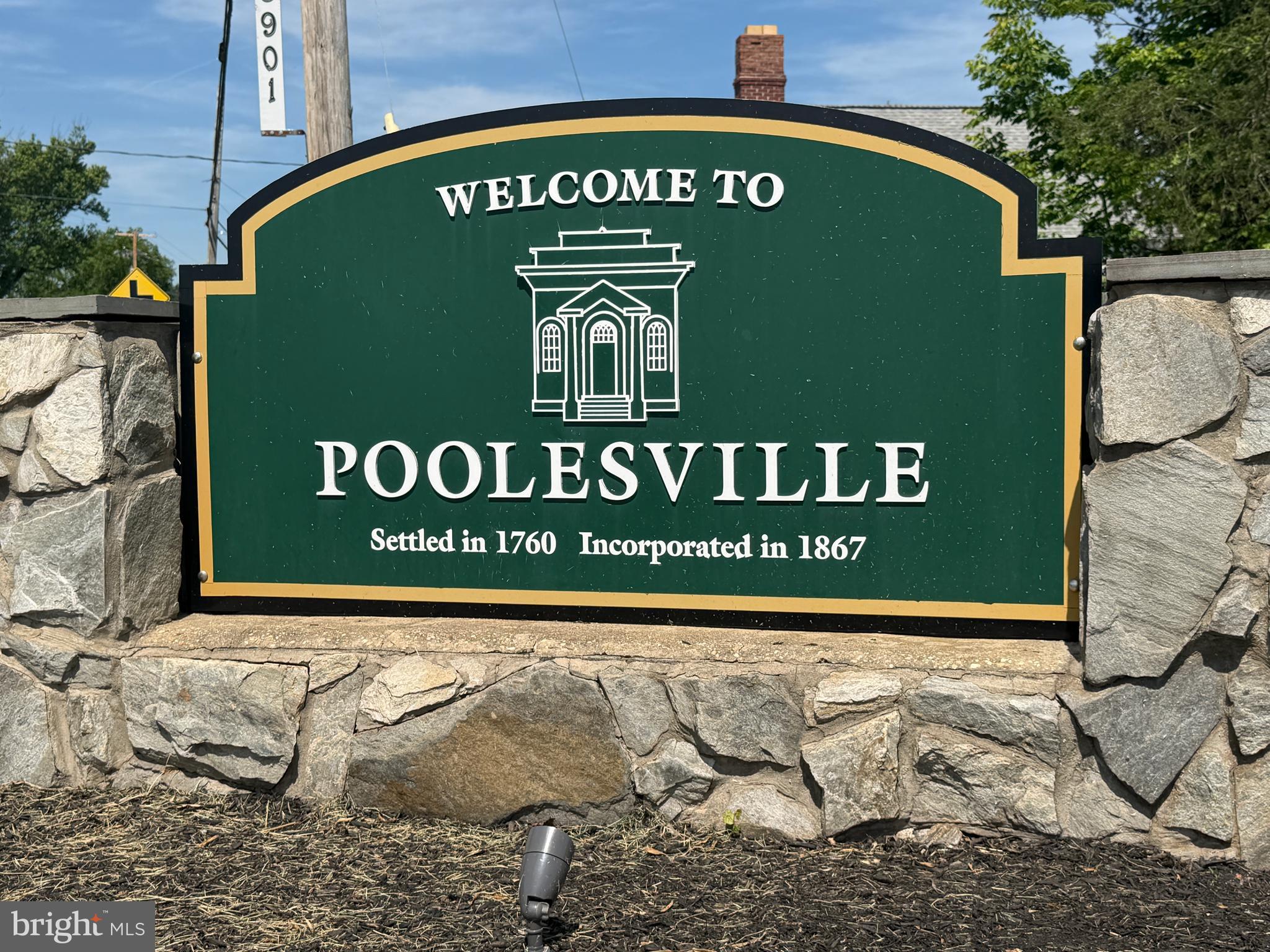 POOLESVILLE - Residential