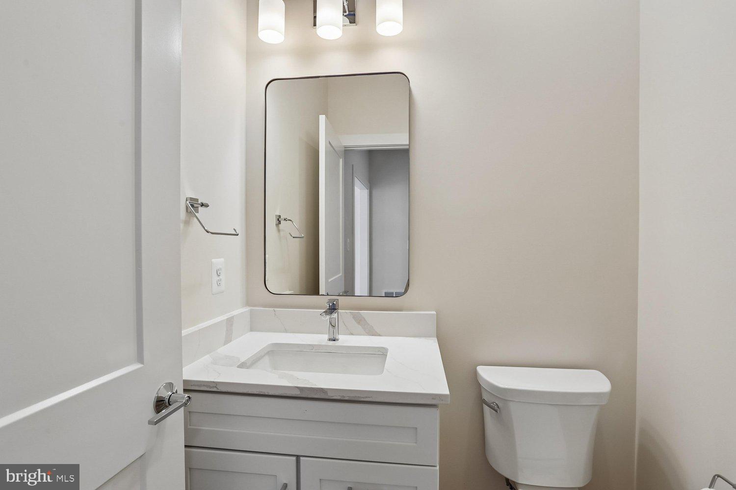 POOLESVILLE - Residential
