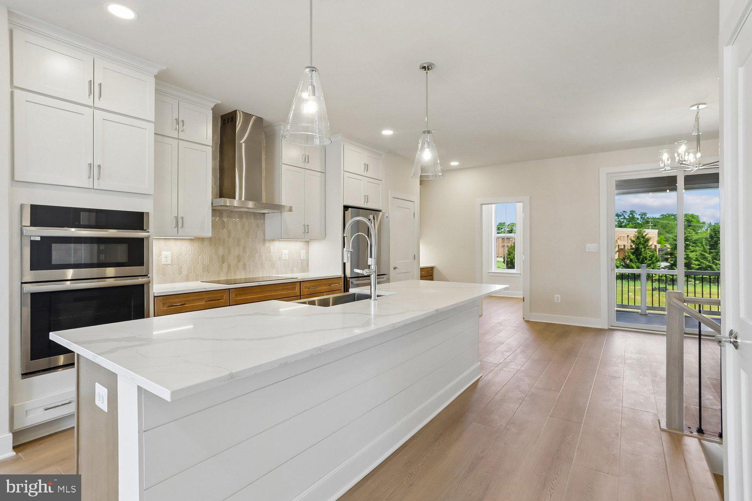 POOLESVILLE - Residential